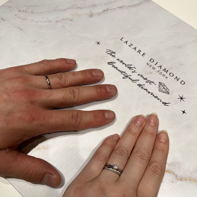 【ラザール ダイヤモンド(LAZARE DIAMOND)の口コミ】 夫の希望もあり、婚約指輪と同じお店にしました。
毎日つける結婚指輪にも…