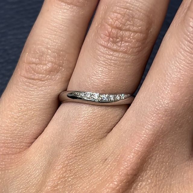 【ROYAL ASSCHER(ロイヤル・アッシャー)の口コミ】 Uラインという他にないデザインで、柔らかい印象があり素敵だと思いました…