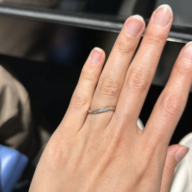 【エクセルコダイヤモンド(EXELCO DIAMOND)の口コミ】 他のお店にないほどのウェーブ具合で、指にしっくりフィットしつけている…