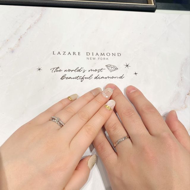 【ラザール ダイヤモンド(LAZARE DIAMOND)の口コミ】 マリッジリング、エンゲージリングそれぞれ違う種類です。
マリッジリング…