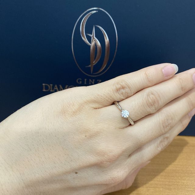 【銀座ダイヤモンドシライシの口コミ】 シンプルなデザイン、こだわりのダイヤモンド、着け心地も違和感がなく指…