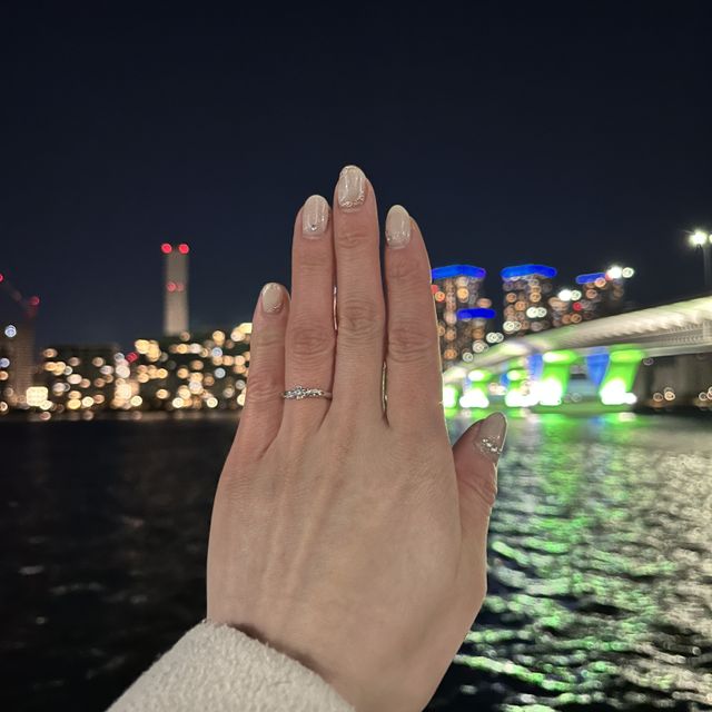 【エクセルコダイヤモンド(EXELCO DIAMOND)の口コミ】 ウェーブ型の指輪でシンプル且つダイヤモンドが目立っていてとてもきれい…