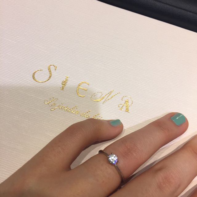 【SIENAROSE(シエナロゼ)の口コミ】 婚約指輪のロゼチナと結晶のデザインが気になっていました。この「結晶」…