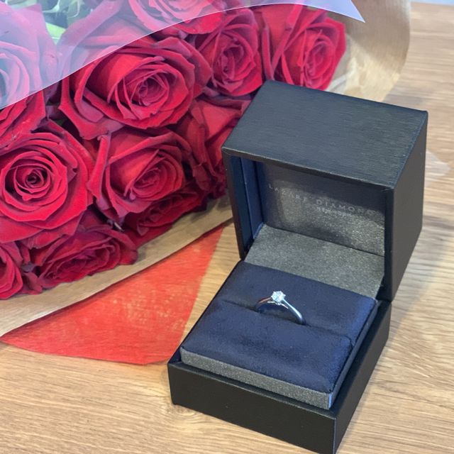 【ラザール ダイヤモンド(LAZARE DIAMOND)の口コミ】 ダイヤモンドがとても綺麗で、ほぼ毎日つけていますが輝きは変わりません…