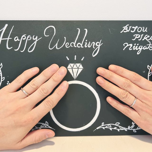 【TOWA(永遠)の口コミ】 シンプルなデザインで身につけやすいです。
男性の指輪は艶消し加工も選択…