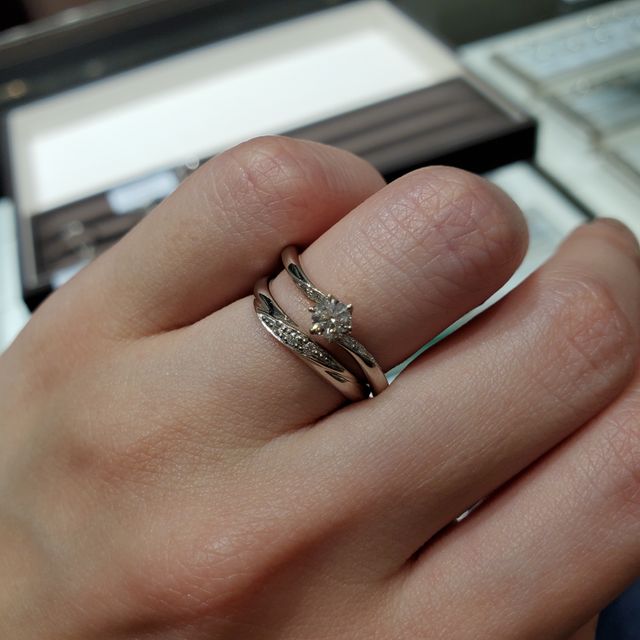 【アイプリモ(I-PRIMO)の口コミ】 ウェーブデザインで手に馴染むところが良かったです。
控えめながらもキラ…