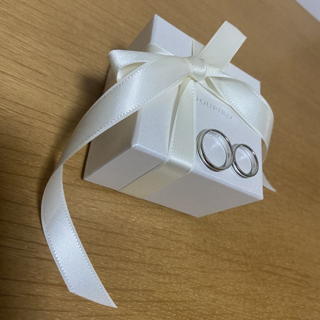 【Desserts(デザート)の口コミ】 二重になっており重厚感があります。私はプラチナを選択しましたが、指が…