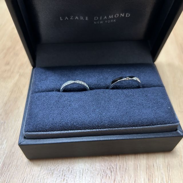 【ラザール ダイヤモンド(LAZARE DIAMOND)の口コミ】 デザイン的に指がとても長く綺麗に見えます。ハーフエタニティリングなの…