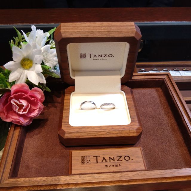 【TANZO.(鍛造指輪)の口コミ】 触った感触からしっかりとした作りを感じるのですが、重すぎず、付けてい…