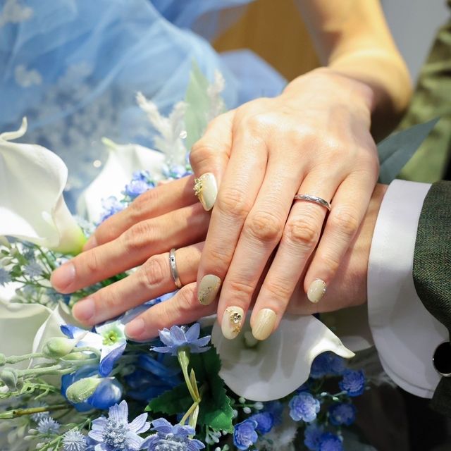 【エクセルコダイヤモンド(EXELCO DIAMOND)の口コミ】 フリル柄のステッチ形状になっており、とても可愛らしい指輪です。光に対…