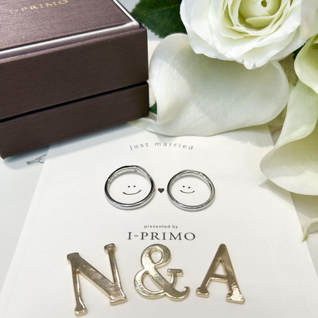 【アイプリモ(I-PRIMO)の口コミ】 お揃いのデザインがとても魅力的です。女性のリングのダイアモンドの並び…