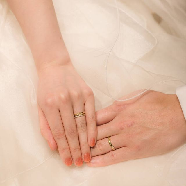 【銀座ダイヤモンドシライシの口コミ】 シルバーとゴールドのミックスに素材で、すこし捻ったデザインがとても可…