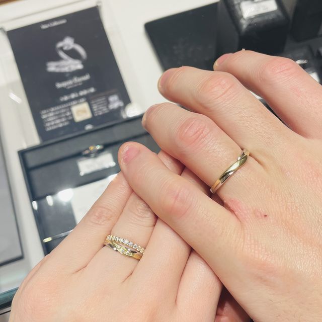 【銀座ダイヤモンドシライシの口コミ】 シルバーとゴールドのミックスに素材で、すこし捻ったデザインがとても可…