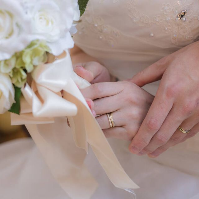 【銀座ダイヤモンドシライシの口コミ】 シルバーとゴールドのミックスに素材で、すこし捻ったデザインがとても可…