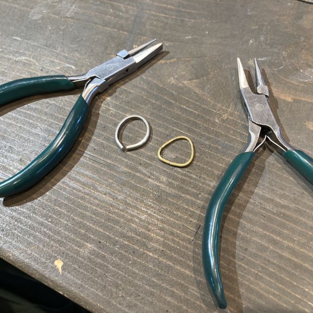 【鎌倉彫金工房の口コミ】 指輪の色やデザインについて、色々調べて行きましたが、実際につけてみる…