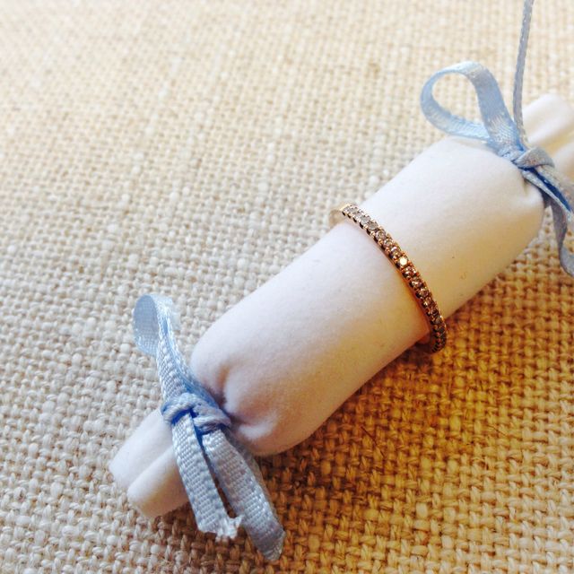 【AHKAH(アーカー)の口コミ】 華奢でシンプルなデザインながら、ダイヤの輝きが上品かつ

華やかで存在…