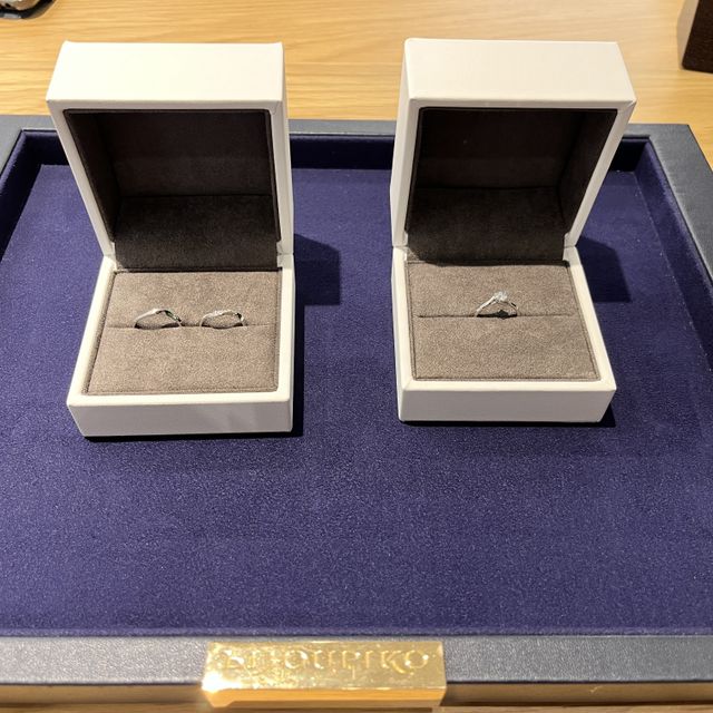 【Foulason(フレゾン)の口コミ】 婚約指輪は一粒ダイヤ、結婚指輪はウェーブタイプがいいと思い、セットで…