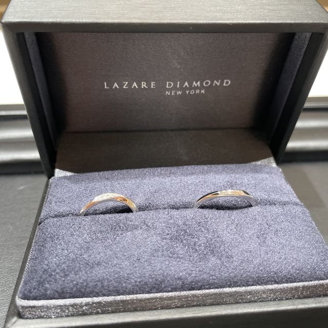 【ラザール ダイヤモンド(LAZARE DIAMOND)の口コミ】 歳を重ねてもつけれるデザインを探していました。ウェーブ型なので、指が…