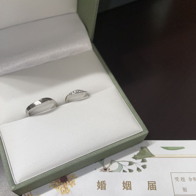 【LAPAGE(ラパージュ)の口コミ】 うねりの効いたデザイン、尚且つストーンが少し入ってるデザインが良くて…