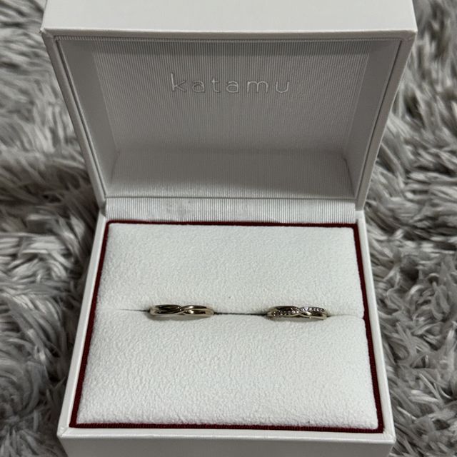 【Katamu(カタム)の口コミ】 他にはないゴールドの色味とクロスしたデザインがとてもお気に入りです。…