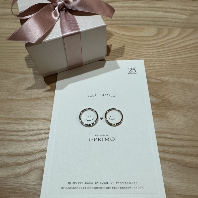 【アイプリモ(I-PRIMO)の口コミ】 角が丸く細いタイプなので着け心地が良いです。
ゆるやかなV字なので指が…