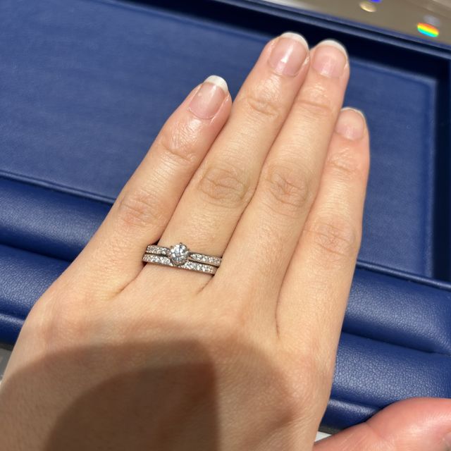 【銀座ダイヤモンドシライシの口コミ】 指が浮腫み、シワシワになっても指が華やかになるもの、またセットでつけ…