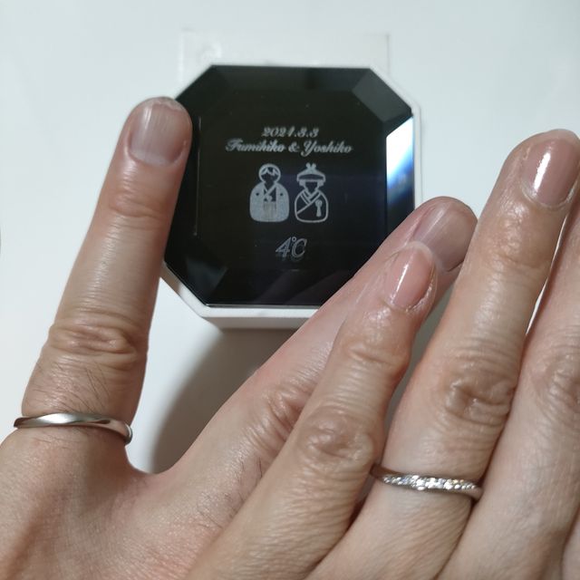【4℃ BRIDAL(ヨンドシーブライダル)の口コミ】 指輪のデザインはシンプルすぎず、でも派手すぎではなくどんなお洋服にも…
