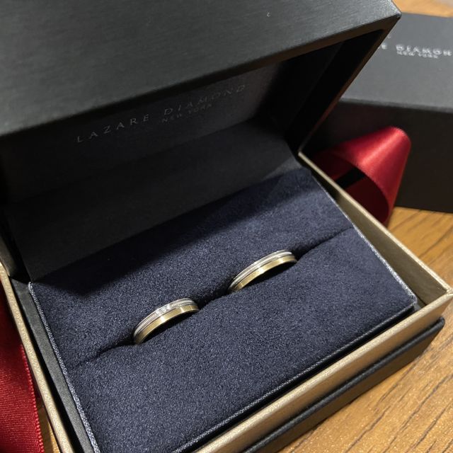 【ラザール ダイヤモンド(LAZARE DIAMOND)の口コミ】 デザインが珍しい。シルバー、ゴールドの両方のカラーが入っていて、シル…