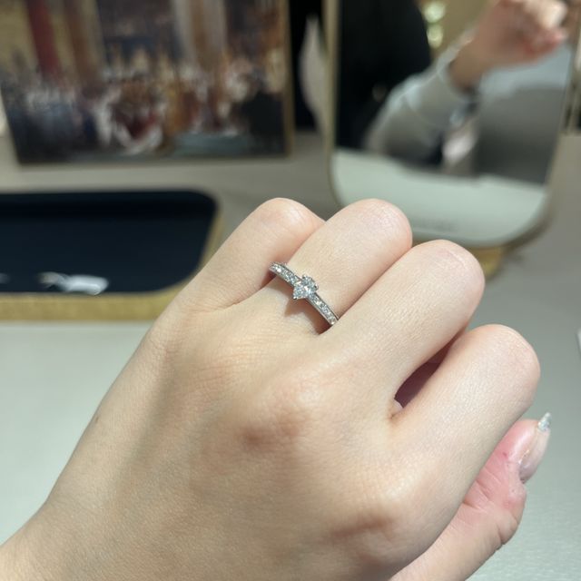 【ショーメ(CHAUMET)の口コミ】 普段使い出来そうな派手すぎないデザイン、アーム部分がエタニティタイプ…