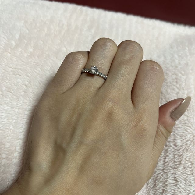 【カルティエ(Cartier)の口コミ】 エタンセルドゥカルティエが第一候補でしたが、店員さんの提案でこちらを…