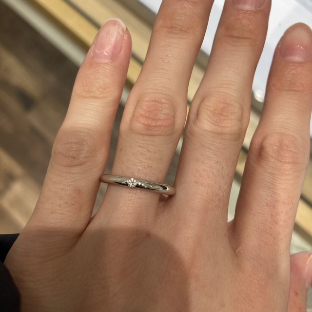 【STAR JEWELRY(スタージュエリー)の口コミ】 シンプルで引っ掛かりなどの無いデザインのため普段使いしやすそうだと思…