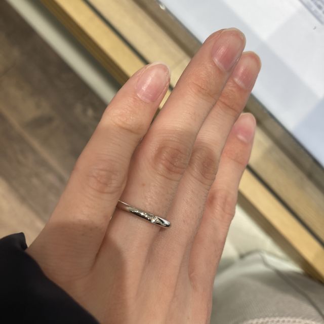 【STAR JEWELRY(スタージュエリー)の口コミ】 シンプルで引っ掛かりなどの無いデザインのため普段使いしやすそうだと思…