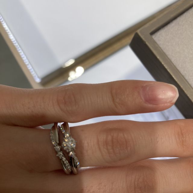 【STAR JEWELRY(スタージュエリー)の口コミ】 真ん中のダイヤがキラキラで可愛いかったのと、スタージュエリーさんらし…