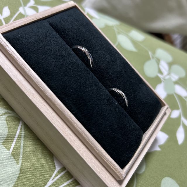 【出雲結(いずもゆい)の口コミ】 デザインがしめなわの様になっていて個性的なところが良い！　
光沢や艶な…