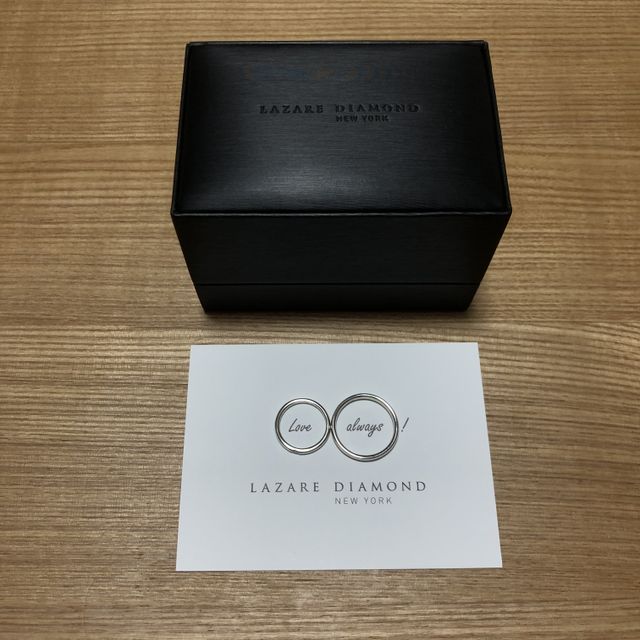 【ラザール ダイヤモンド(LAZARE DIAMOND)の口コミ】 見た目はシンプルですがこだわりのあるデザインでとても満足しています！3…