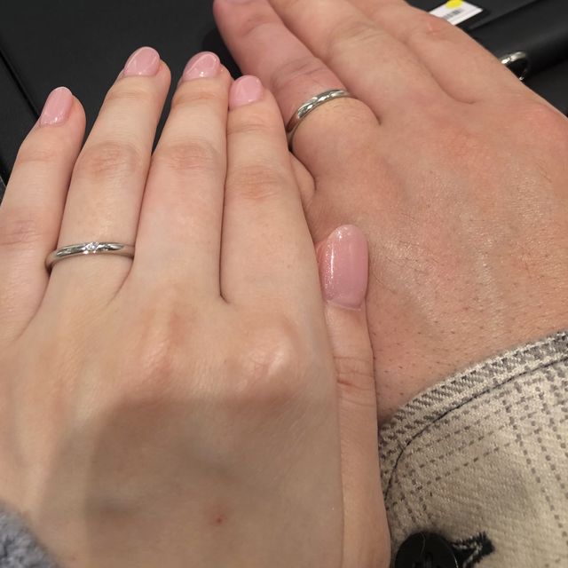 【ラザール ダイヤモンド(LAZARE DIAMOND)の口コミ】 見た目はシンプルですがこだわりのあるデザインでとても満足しています！3…