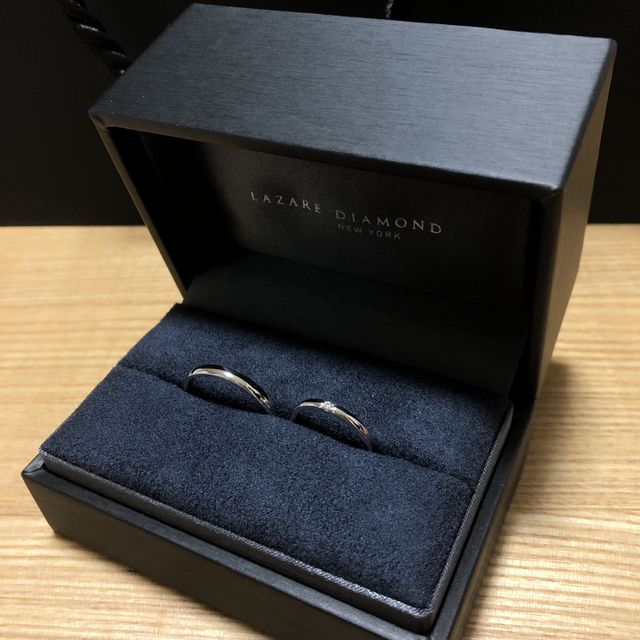 【ラザール ダイヤモンド(LAZARE DIAMOND)の口コミ】 見た目はシンプルですがこだわりのあるデザインでとても満足しています！3…