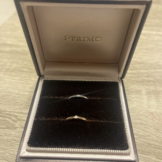 【アイプリモ(I-PRIMO)の口コミ】 ダイヤを囲んでいるデザインが、とても可愛いです。
シンプルですが、あま…