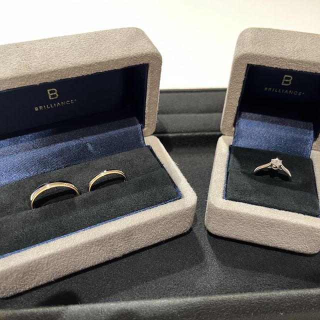 【BRILLIANCE+(ブリリアンスプラス)の口コミ】 婚約指輪は、重ね付けをした時を考え、シンプルなものにしました。結婚指…