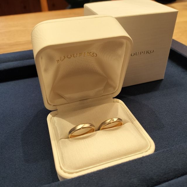 【BONDS(ボンズ)の口コミ】 シンプルなデザインですが、個性的で気に入っています！
2人とも同じデザ…