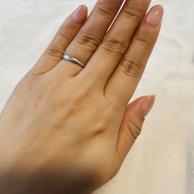 【FISCHER(フィッシャー)の口コミ】 いろいろな指輪を見せていただきましたが、その中でもシックなデザインに…