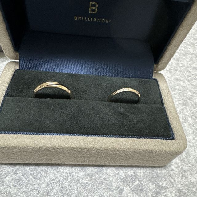 【BRILLIANCE+(ブリリアンスプラス)の口コミ】 結婚指輪を探す上で一番こだわっていたのは、指輪の色味です。
シルバーで…