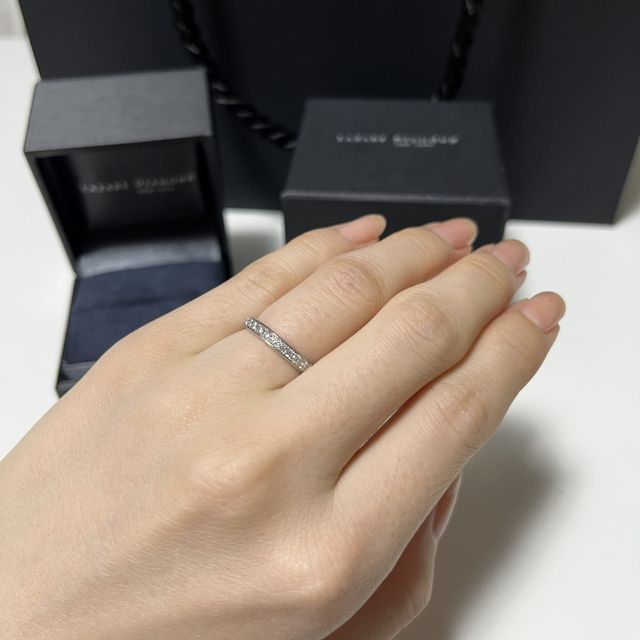 【ラザール ダイヤモンド(LAZARE DIAMOND)の口コミ】 婚約指輪も重ね付けしたり普段使いしたいという思いから、ハーフエタニテ…