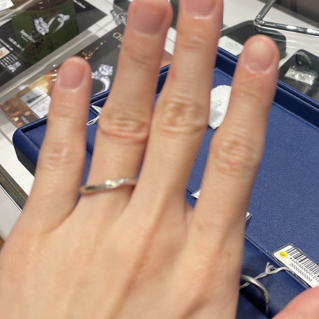 【銀座ダイヤモンドシライシの口コミ】 シンプルで、付け心地がいいところをポイントに選びました。また、似合う…