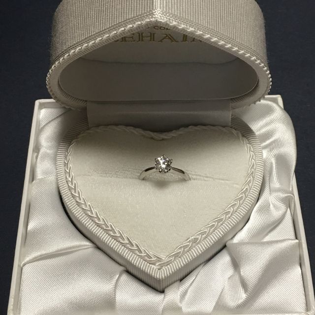 【LEHAIM(レハイム)の口コミ】 立て爪のソリティアで、至ってシンプルなデザインですが、それゆえにダイ…