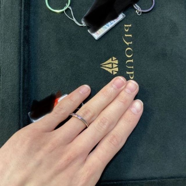 【TITANIO(ティタニオ)の口コミ】 チタンの素材でできてて金属アレルギーの人もつけやすい
ということと、
…