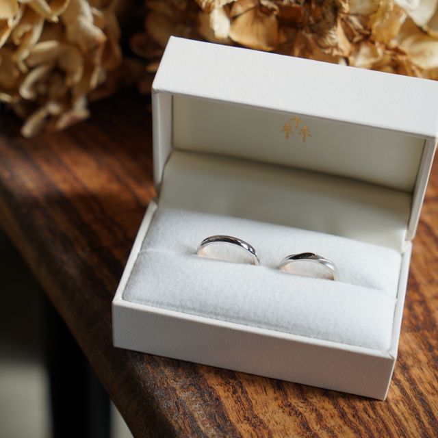 【THREE TREES(スリーツリーズ)の口コミ】 指輪のデザインは自分たちで１から決められるので、太さや色味、刻印、石…