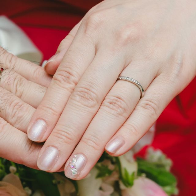 【4℃ BRIDAL(ヨンドシーブライダル)の口コミ】 指が太いのが気になってることを店員さんへ相談し、このデザインを提案し…