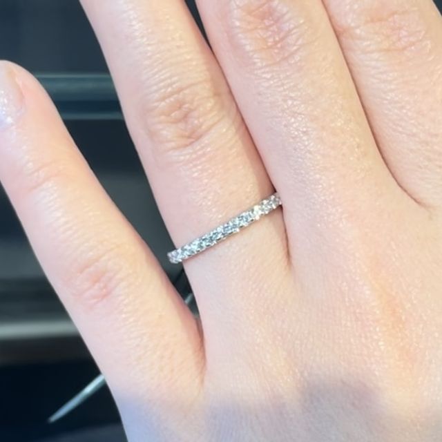 【エクセルコダイヤモンド(EXELCO DIAMOND)の口コミ】 指輪デザイン ハーフダイヤで婚約指輪と重ねづけしたかったためよかった
…