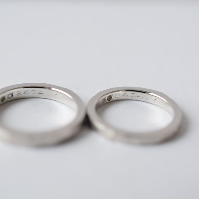 【CRAFY(クラフィ)の口コミ】 デザインは元々欲していた槌目のデザインにしました。
価格は一般的な結婚…